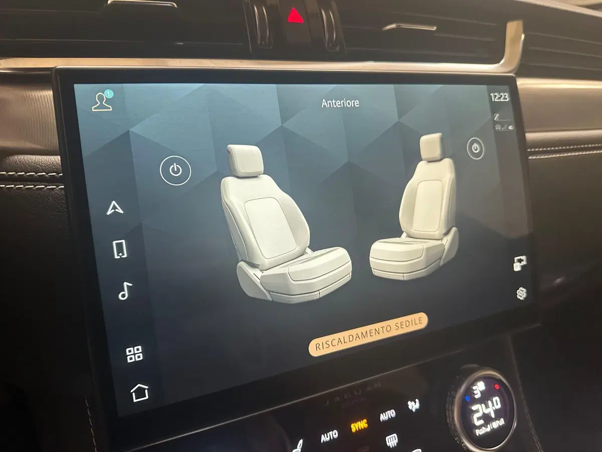 Jaguar F-Pace usata a Novara (18)