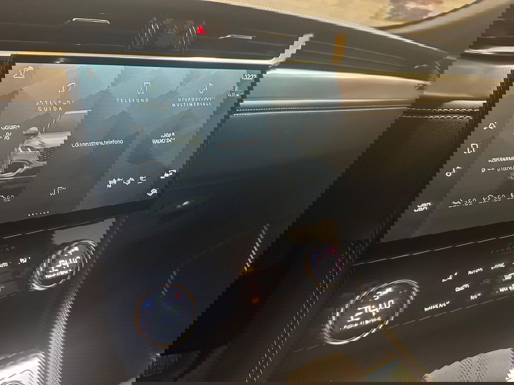 Jaguar F-Pace usata a Novara (19)