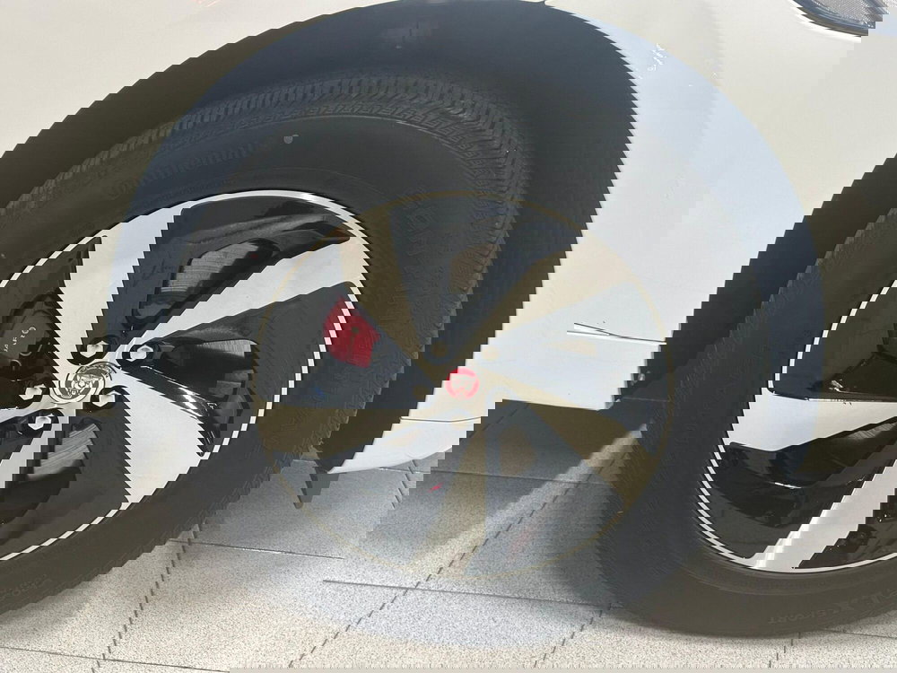 Jaguar F-Pace usata a Novara (9)