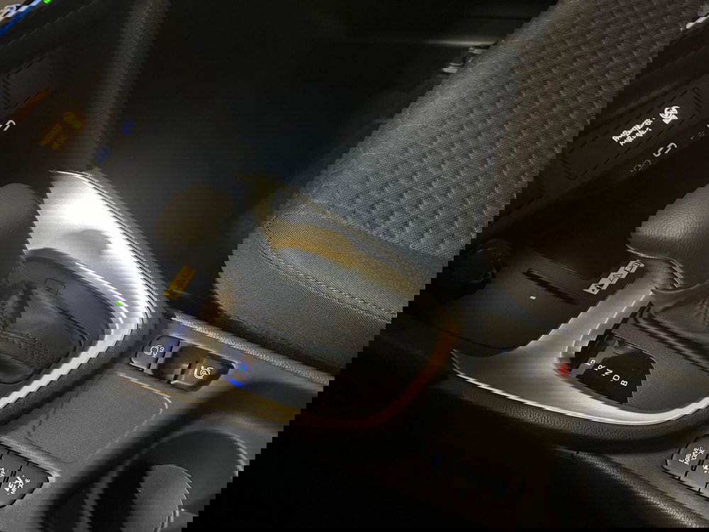 Toyota Yaris Cross nuova a Novara (10)