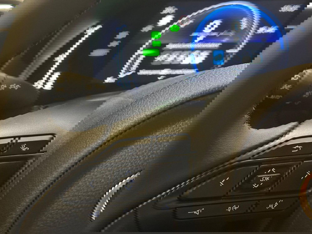 Toyota Yaris Cross nuova a Novara (13)