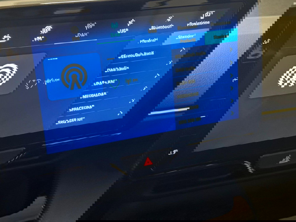 Toyota Yaris Cross nuova a Novara (15)