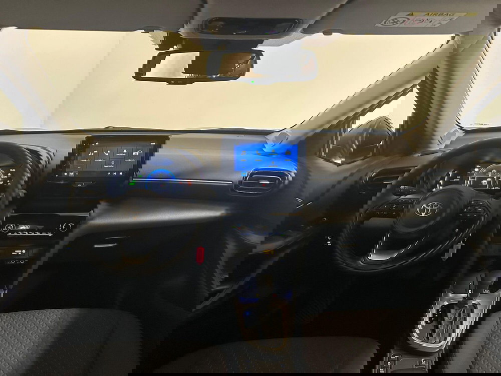 Toyota Yaris Cross nuova a Novara (4)