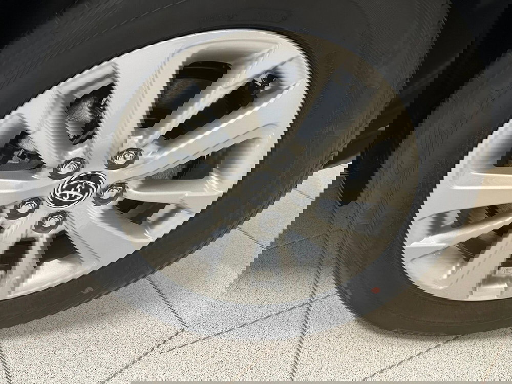 Toyota Yaris Cross nuova a Novara (9)