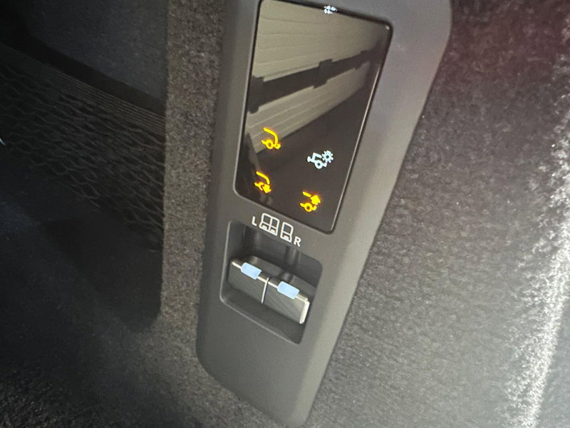 Land Rover Range Rover Velar usata a Novara (18)