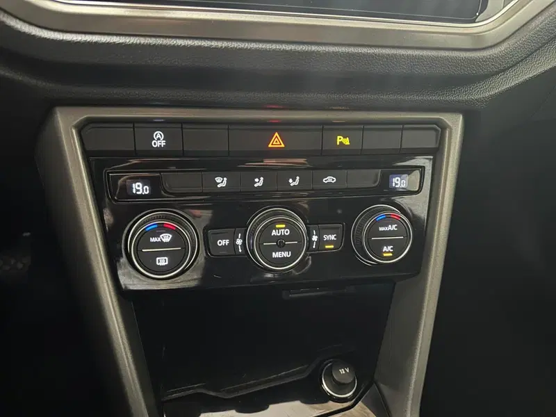 Volkswagen T-Roc usata a Novara (13)