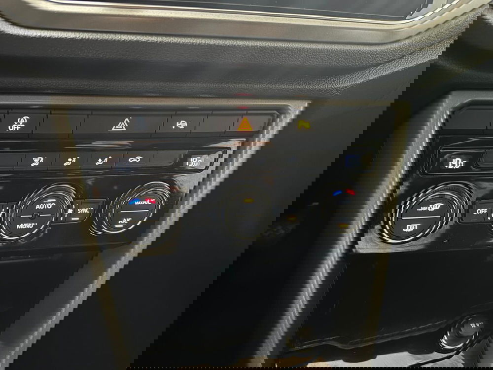 Volkswagen T-Roc usata a Novara (13)