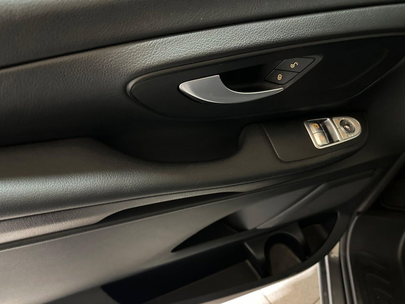 Mercedes-Benz Classe V usata a Novara (20)