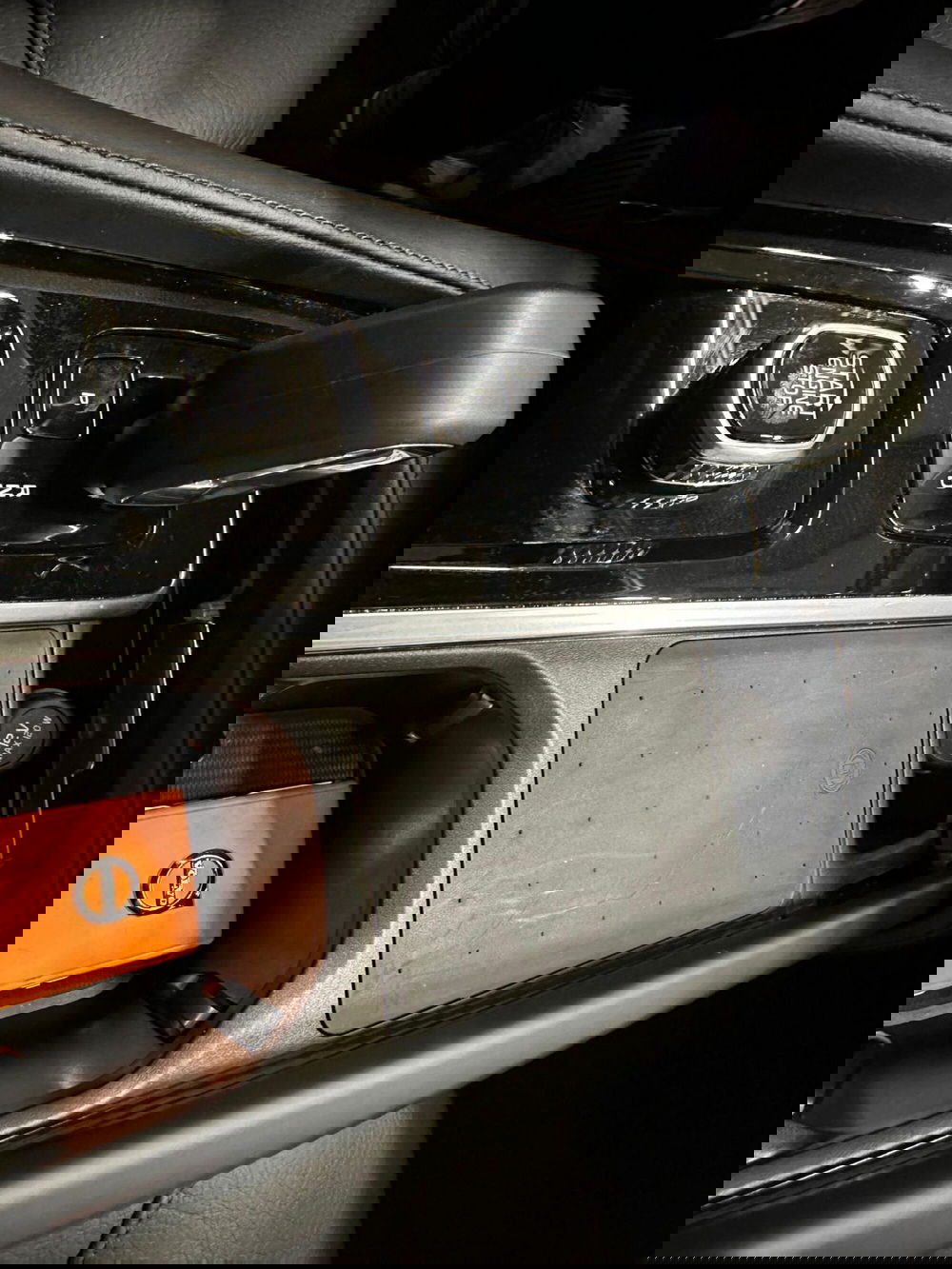 Volvo XC90 usata a Novara (10)