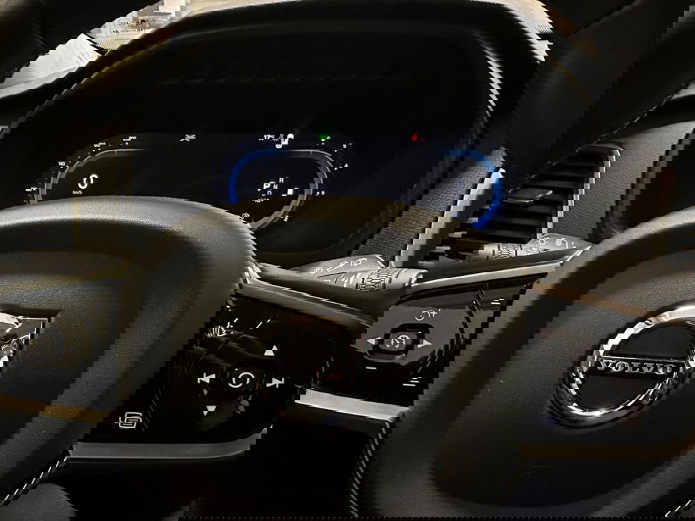 Volvo XC90 usata a Novara (13)