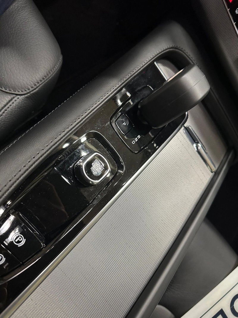 Volvo XC90 usata a Novara (18)