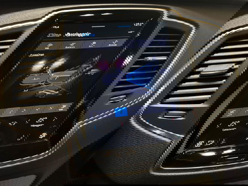 Volvo XC90 usata a Novara (19)