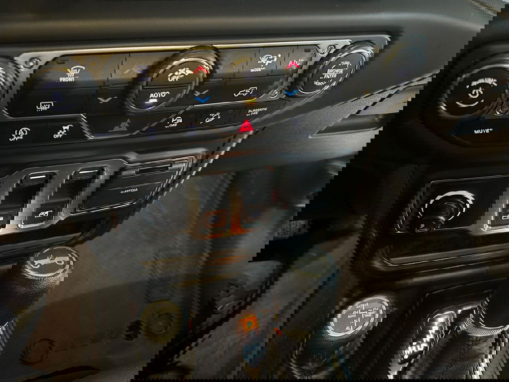 Jeep Wrangler usata a Novara (12)