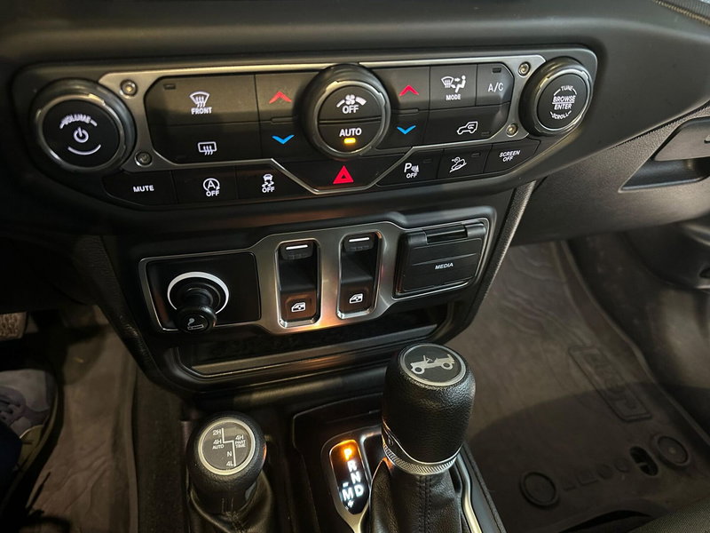 Jeep Wrangler usata a Novara (12)