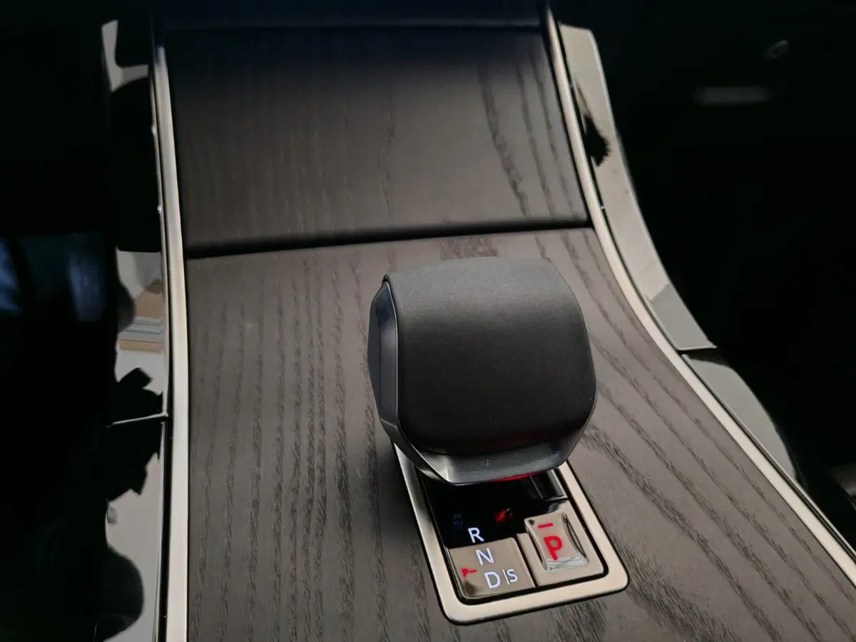 Land Rover Range Rover Velar usata a Novara (13)