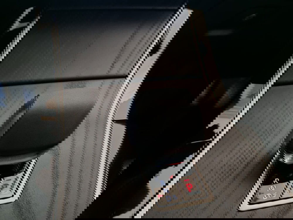 Land Rover Range Rover Velar usata a Novara (13)