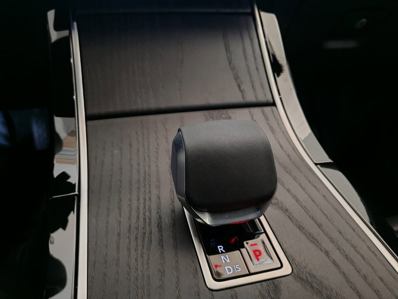 Land Rover Range Rover Velar usata a Novara (13)