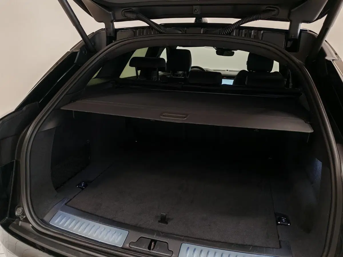 Land Rover Range Rover Velar usata a Novara (16)