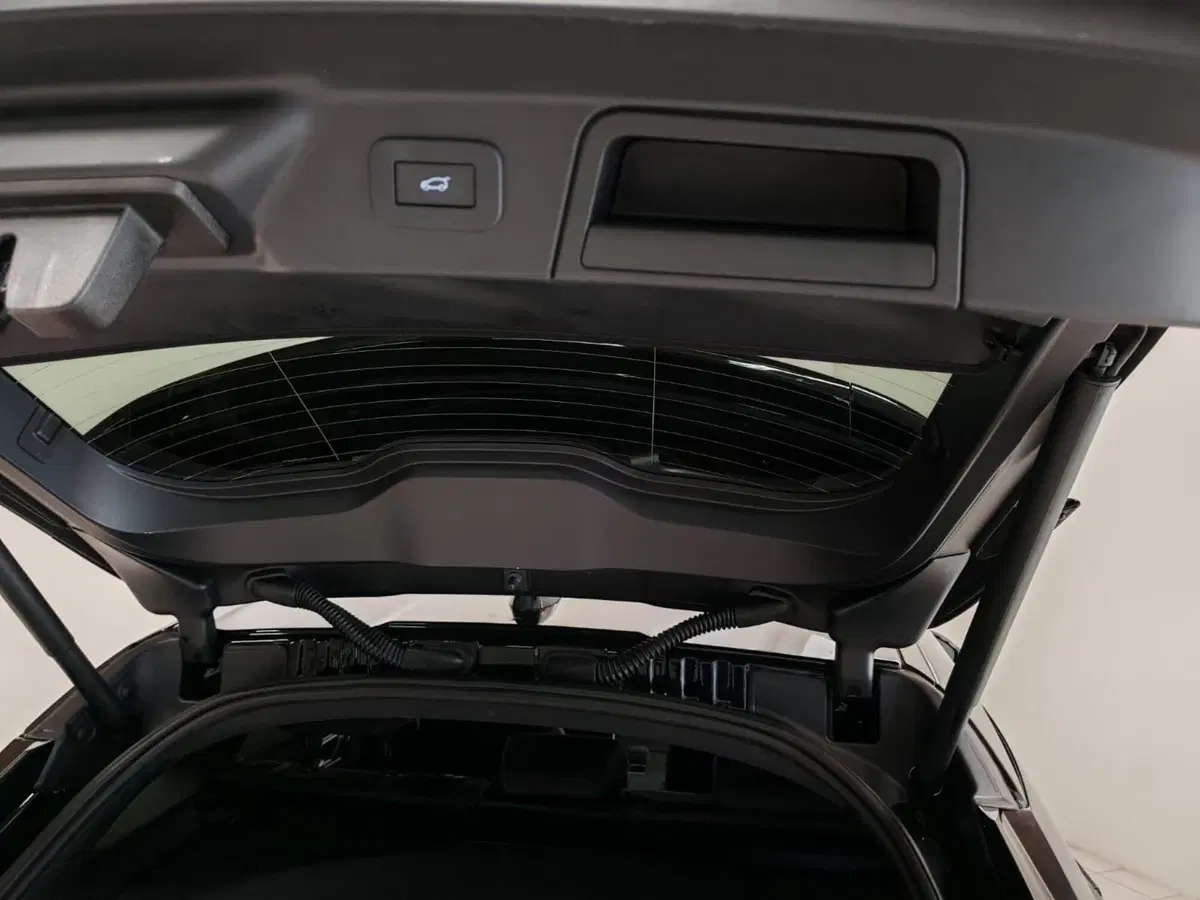 Land Rover Range Rover Velar usata a Novara (17)