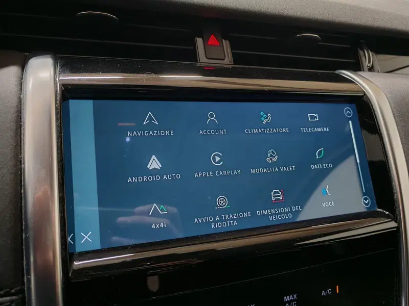 Land Rover Discovery Sport usata a Novara (17)
