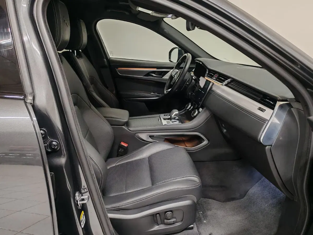 Jaguar F-Pace usata a Novara (3)