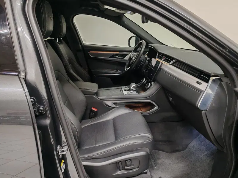 Jaguar F-Pace usata a Novara (3)