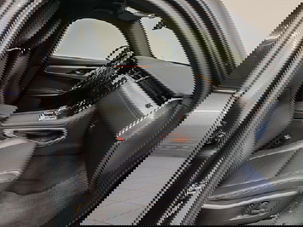 Jaguar F-Pace usata a Novara (3)