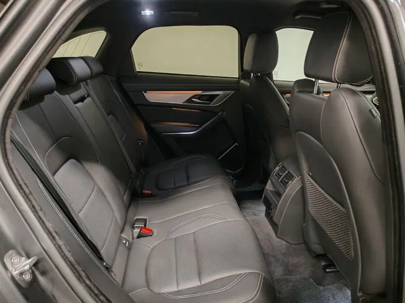Jaguar F-Pace usata a Novara (5)