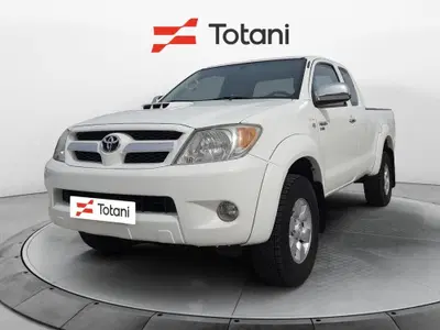 Toyota Hilux 2.5 D-4D 4WD 4p. Double Cab SR del 2007 usata a L'Aquila