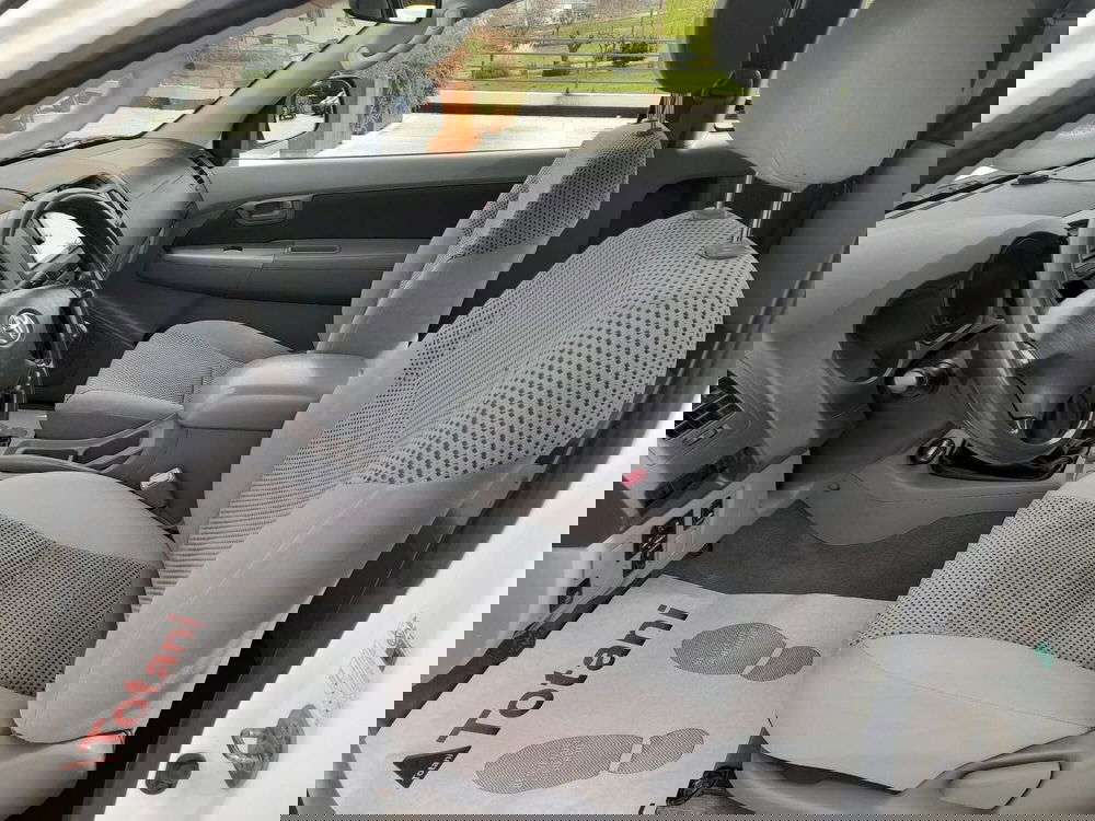 Toyota Hilux usata a L'Aquila (13)