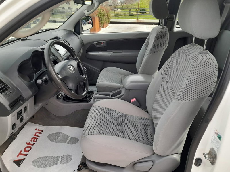 Toyota Hilux usata a L'Aquila (13)