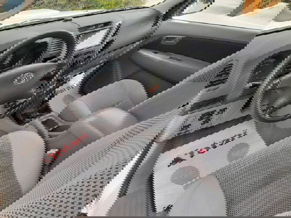 Toyota Hilux usata a L'Aquila (14)
