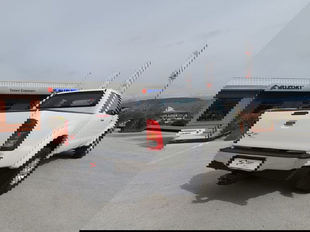 Toyota Hilux usata a L'Aquila (18)