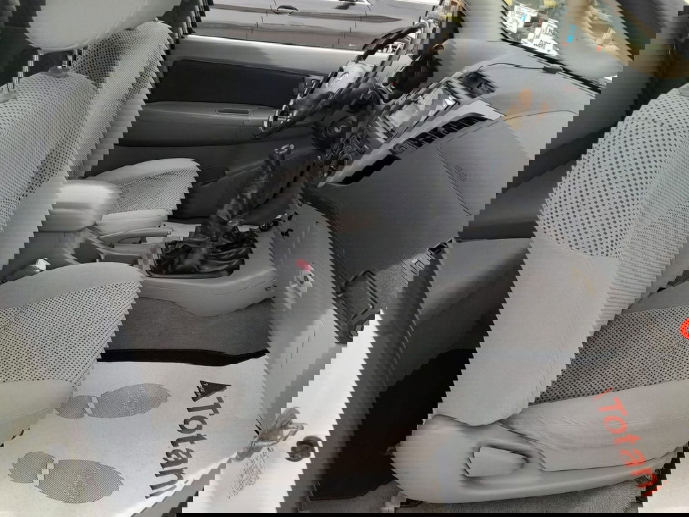 Toyota Hilux usata a L'Aquila (7)