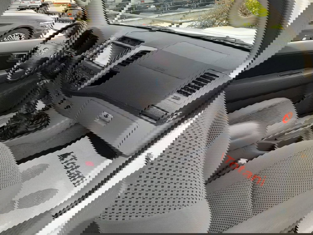Toyota Hilux usata a L'Aquila (8)