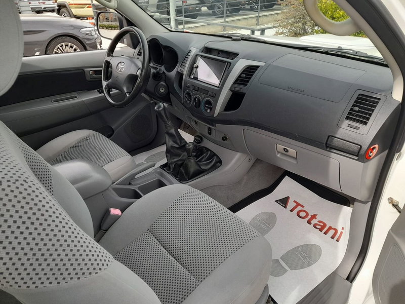 Toyota Hilux usata a L'Aquila (8)