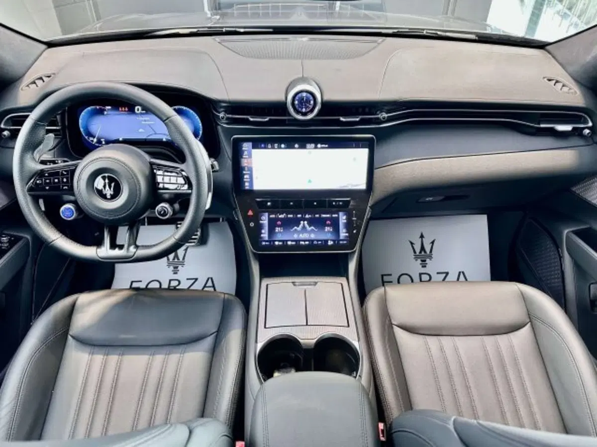 Maserati Grecale nuova a Torino (12)