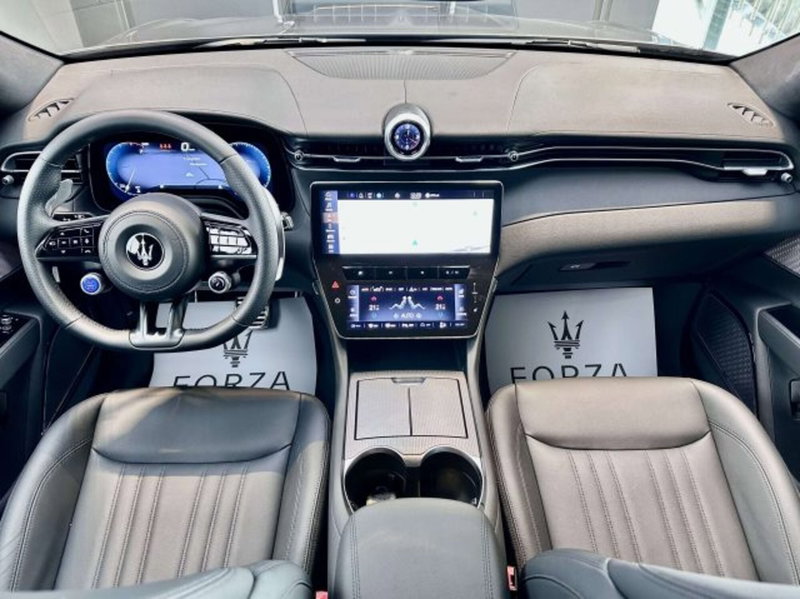 Maserati Grecale nuova a Torino (12)