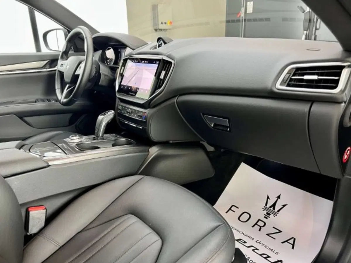 Maserati Ghibli usata a Torino (10)