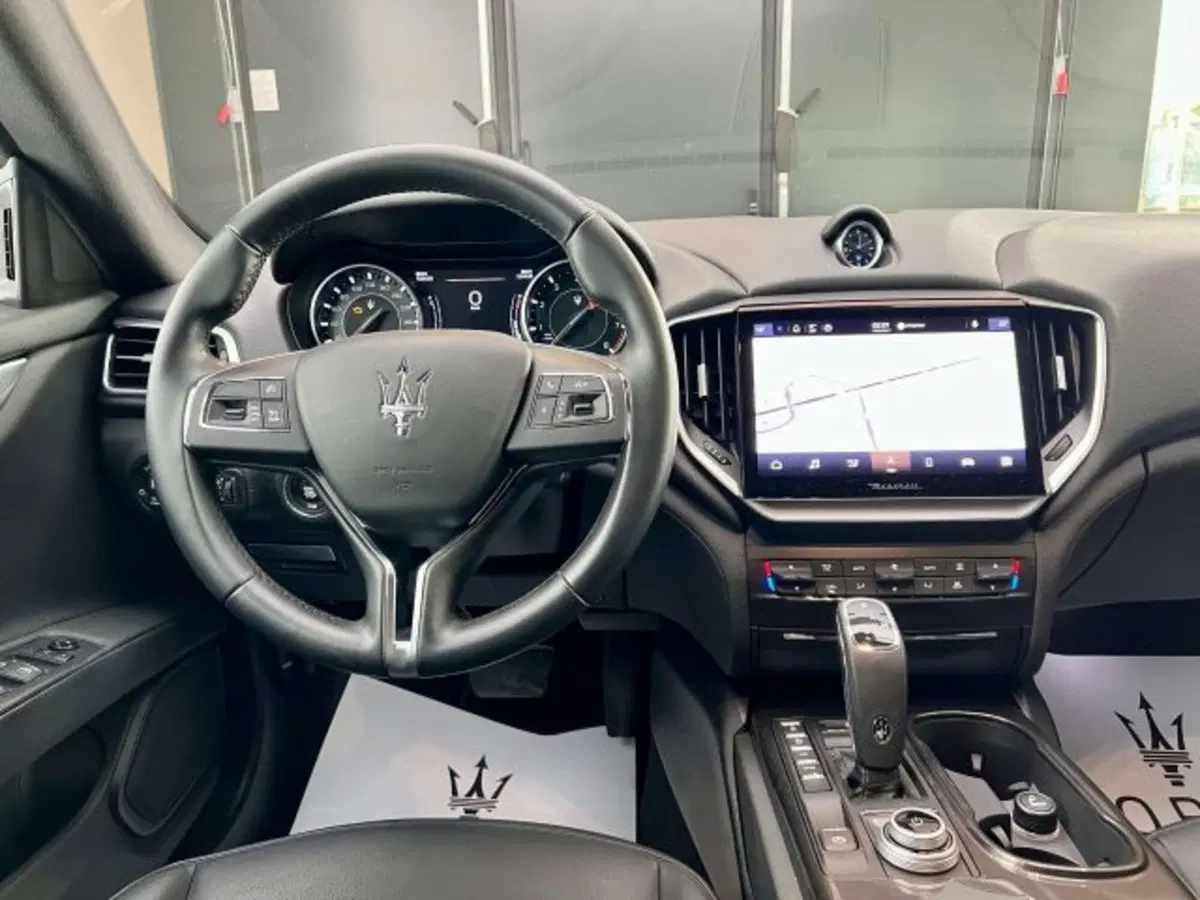 Maserati Ghibli usata a Torino (12)