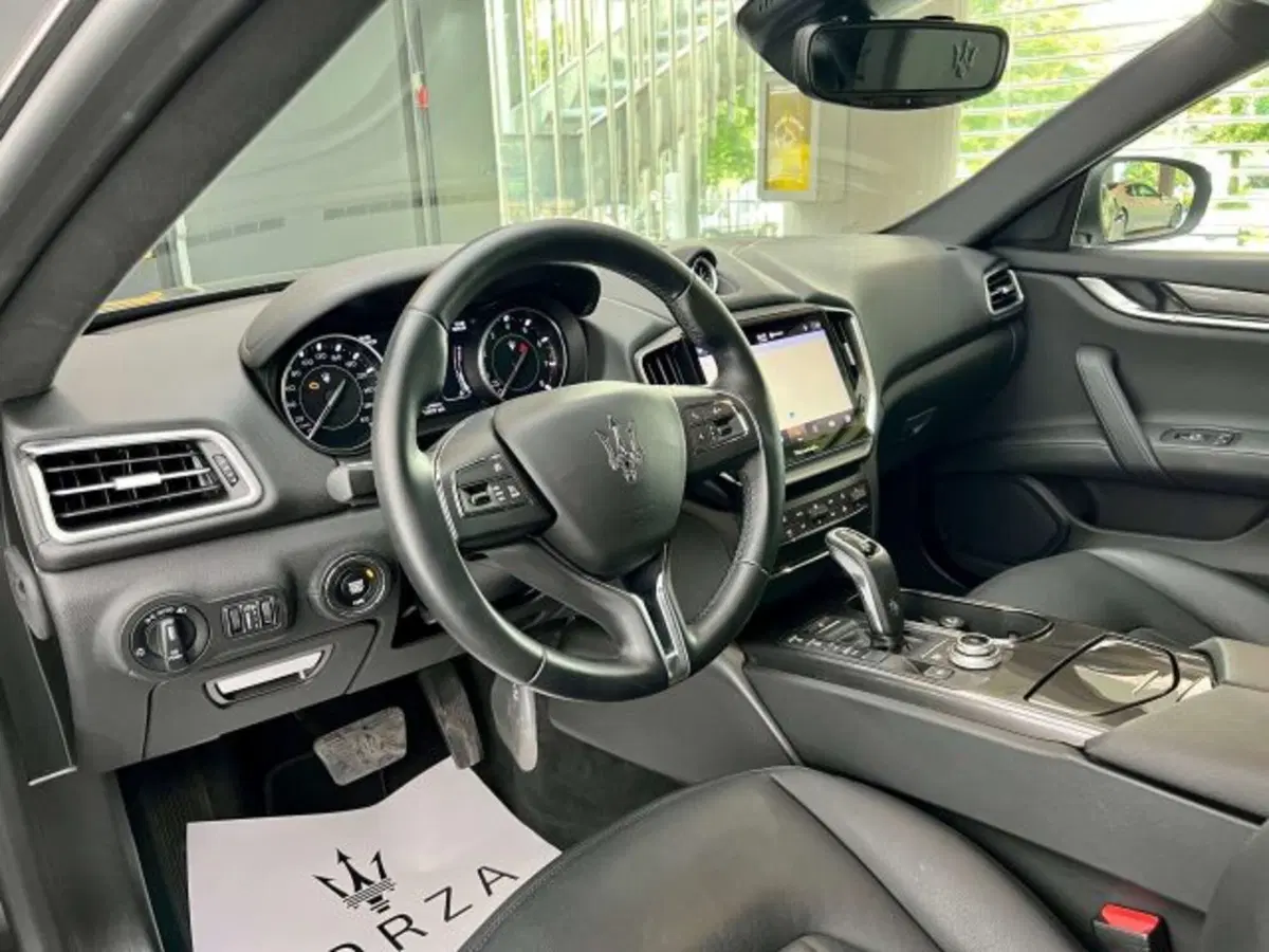 Maserati Ghibli usata a Torino (7)