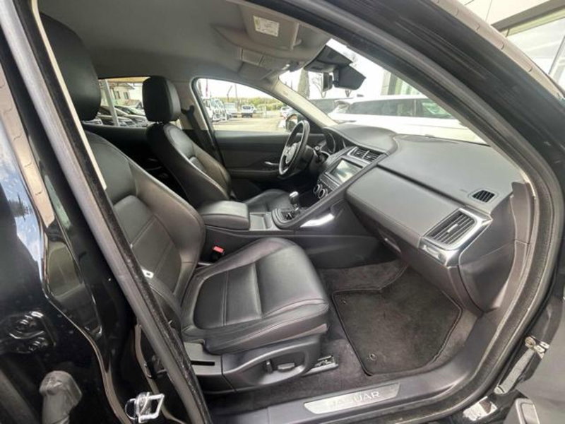 Jaguar E-Pace usata a Lucca (9)