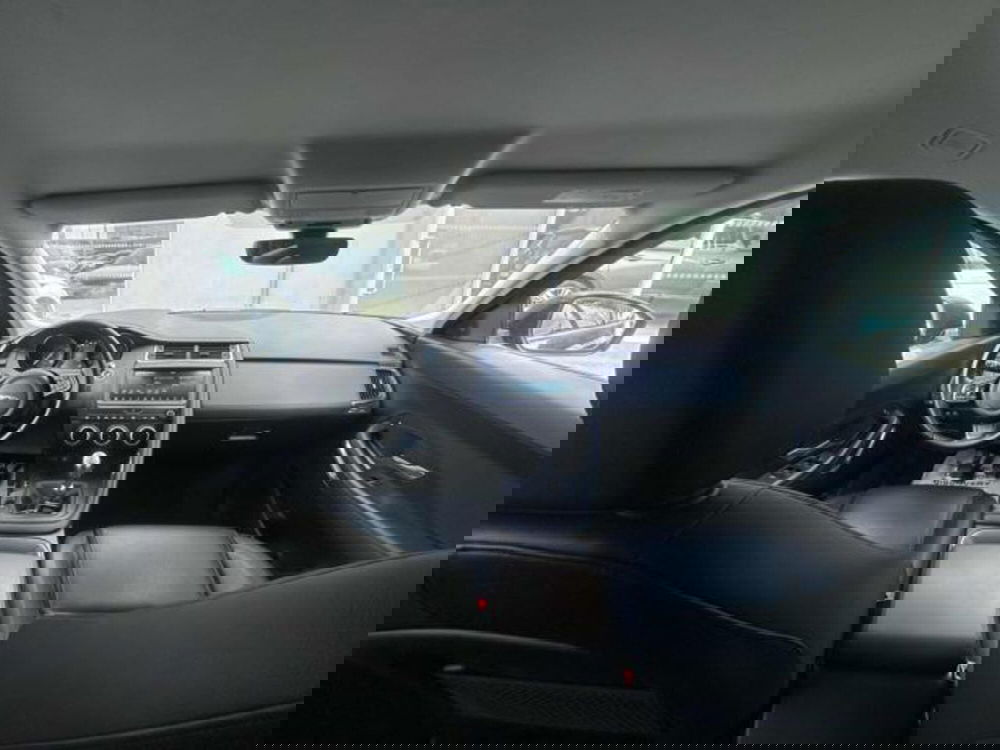 Jaguar E-Pace usata a Lucca (11)