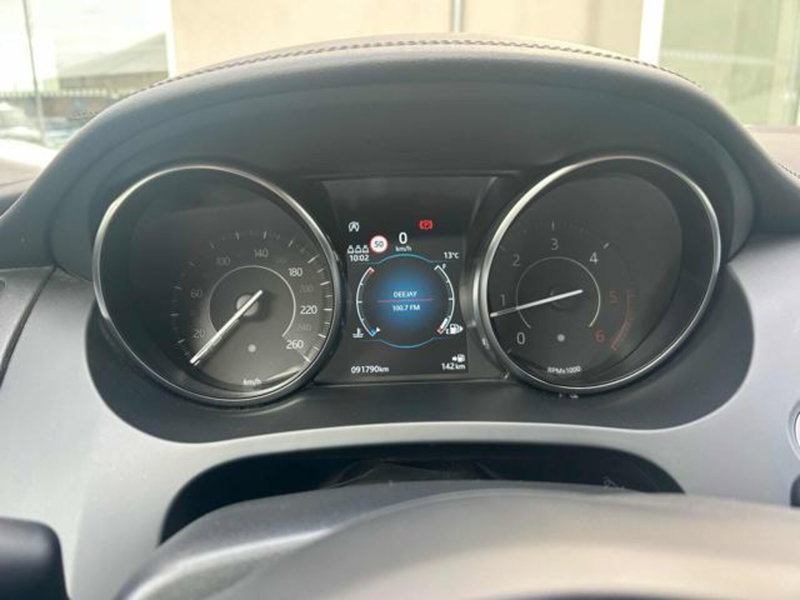 Jaguar E-Pace usata a Lucca (11)