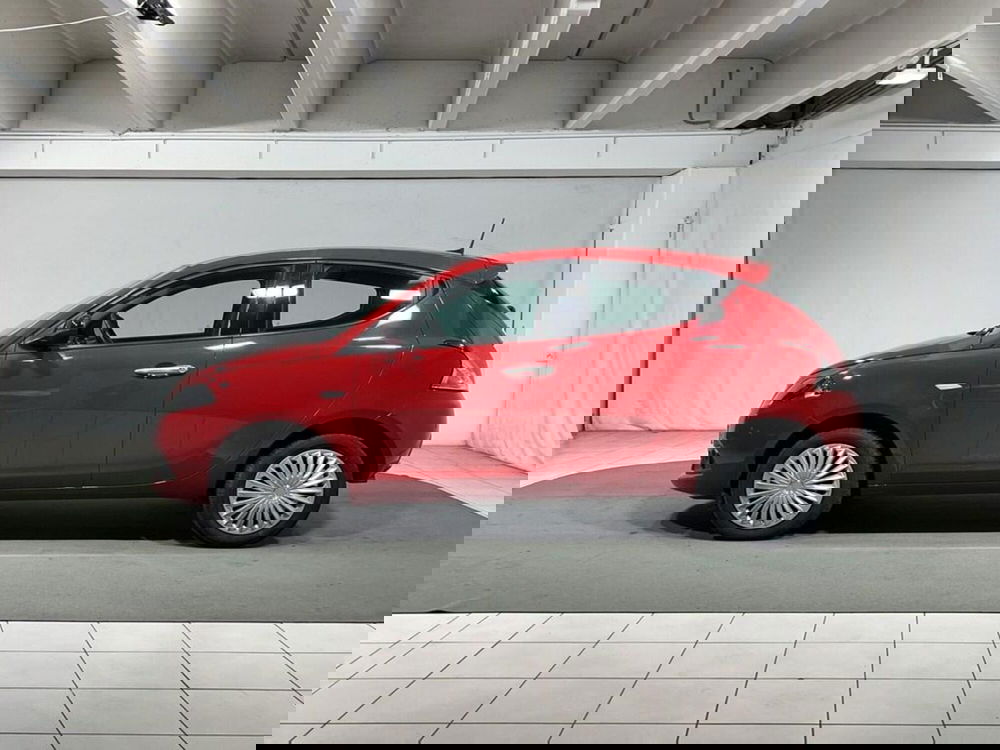 Lancia Ypsilon usata a Sondrio (2)