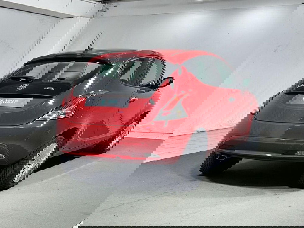 Lancia Ypsilon usata a Sondrio (5)