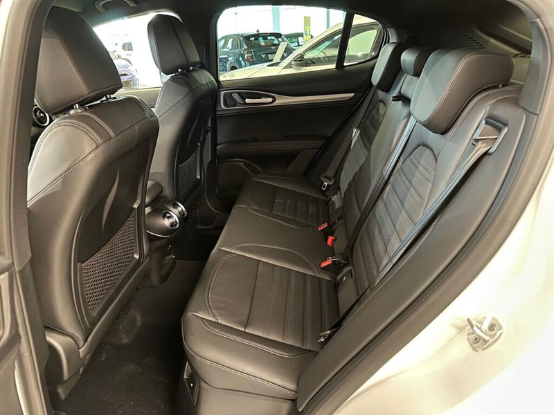 Alfa Romeo Stelvio nuova a Sondrio (11)