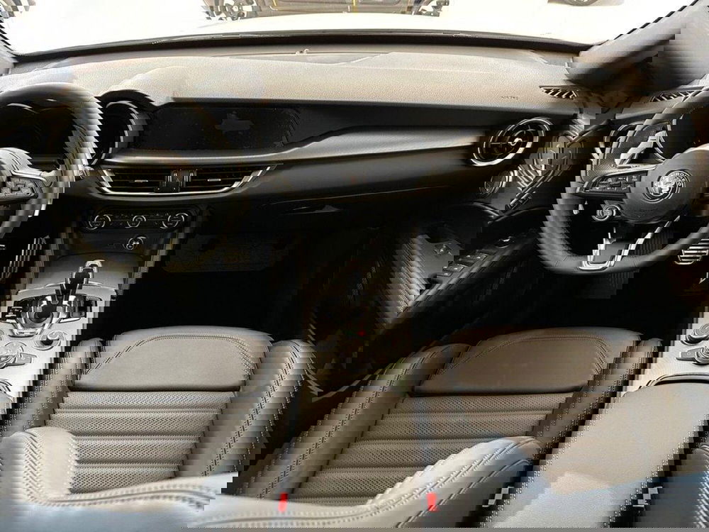 Alfa Romeo Stelvio nuova a Sondrio (12)