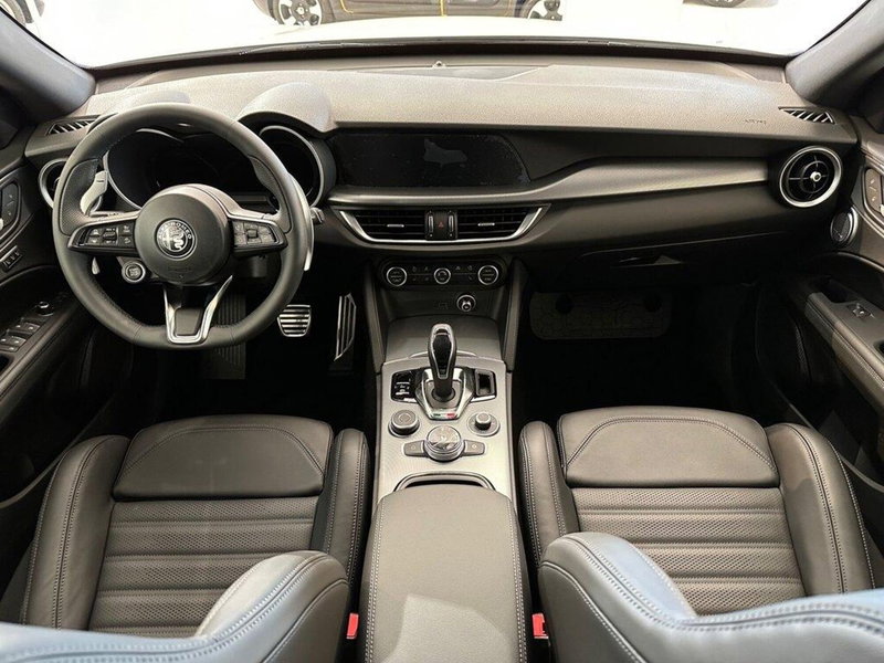 Alfa Romeo Stelvio nuova a Sondrio (12)