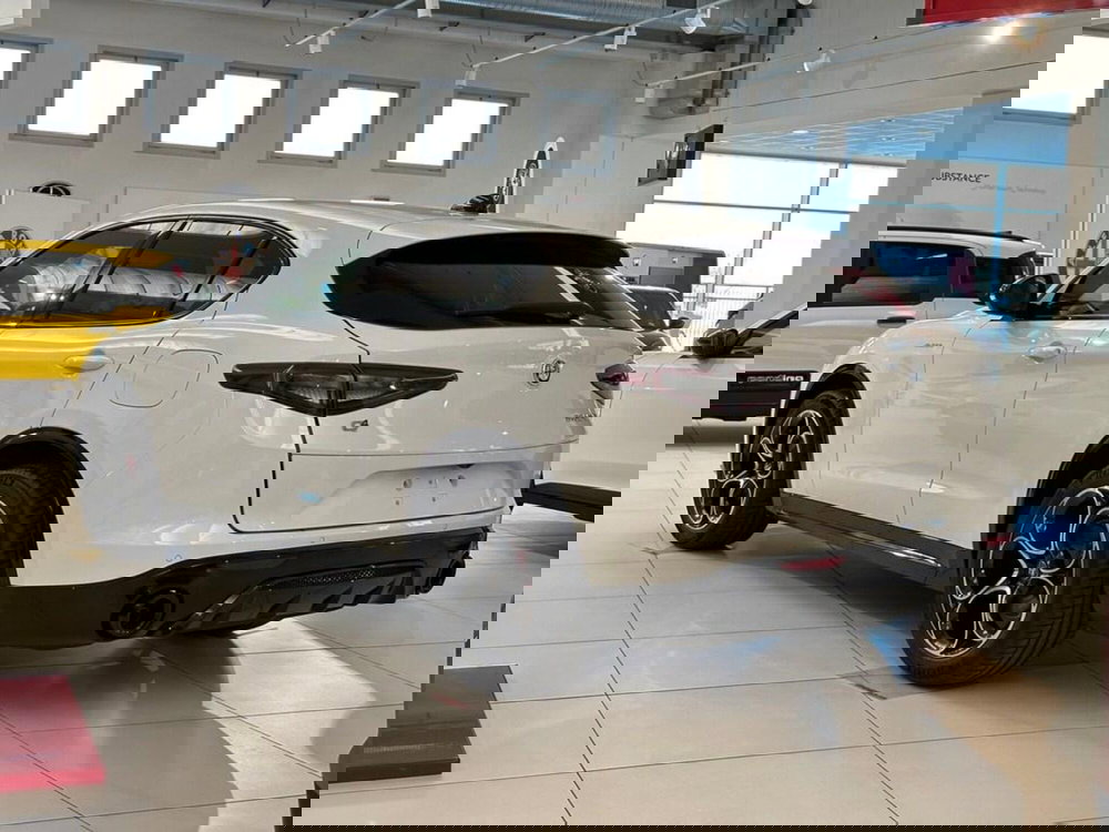 Alfa Romeo Stelvio nuova a Sondrio (3)